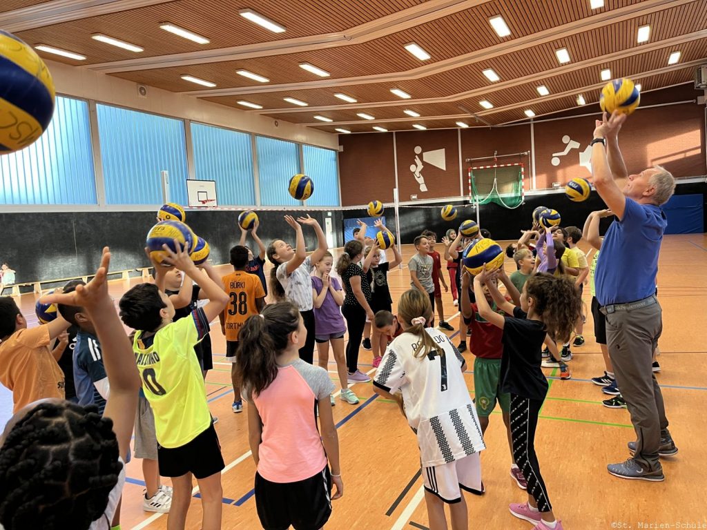 23-09-27-volleyball-08
